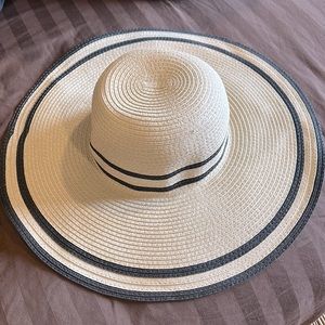 Anne Taylor floppy hat
